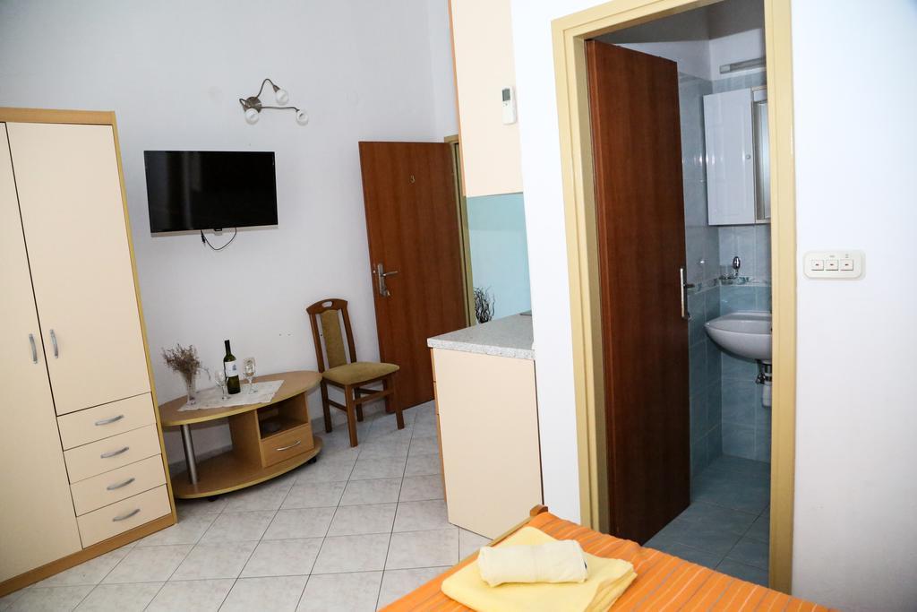 Apartments Dragica Мілна Екстер'єр фото