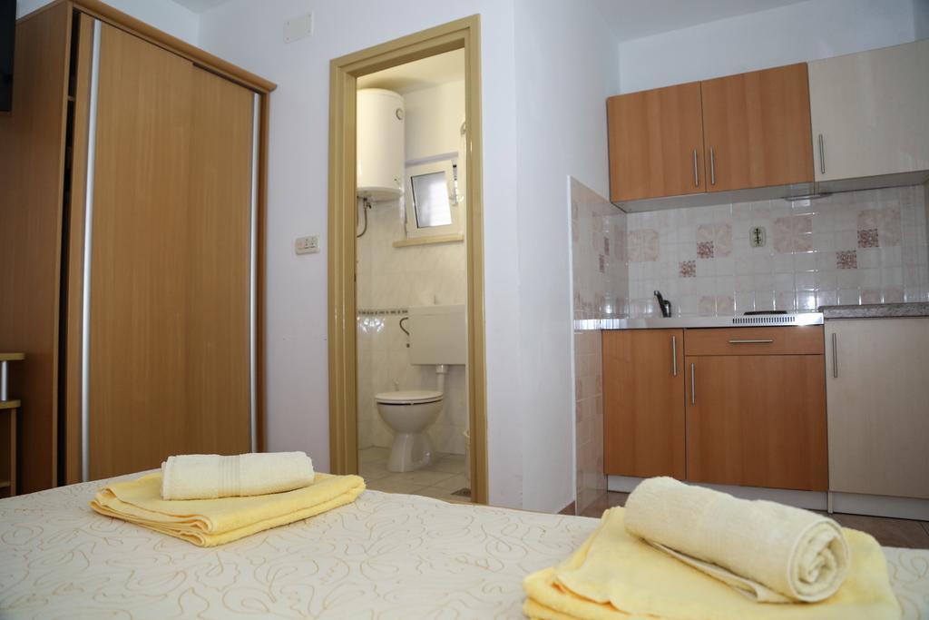 Apartments Dragica Мілна Екстер'єр фото
