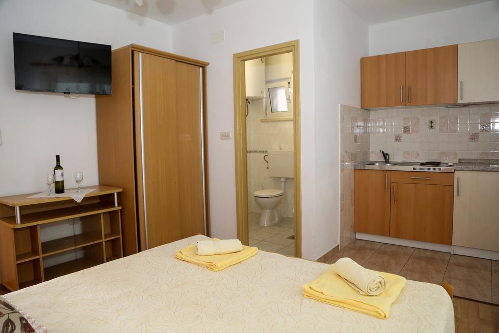 Apartments Dragica Мілна Екстер'єр фото