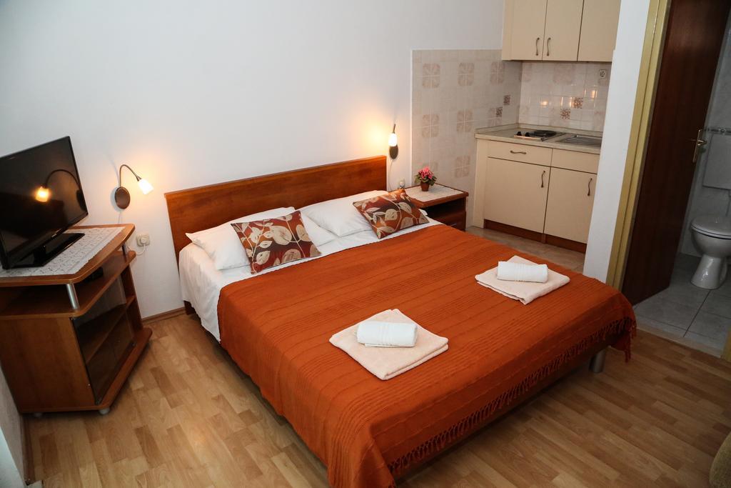 Apartments Dragica Мілна Екстер'єр фото